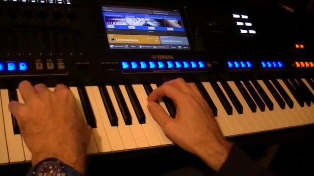 It's Beginning To Look A Lot Like Christmas on Yamaha Genos by Darren Jones смотреть онлайн