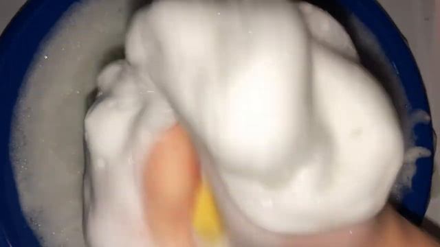 COMET SPRAY SQUEEZES + RINSE | ASMR Sponge Squeezing