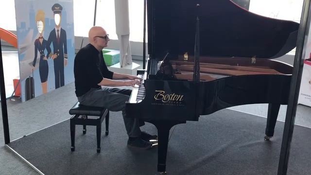 Пианист в аэропорту Федерика Шопена, Варшава смотреть онлайн