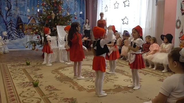 Танец красных шапочек группа 12 смотреть онлайн