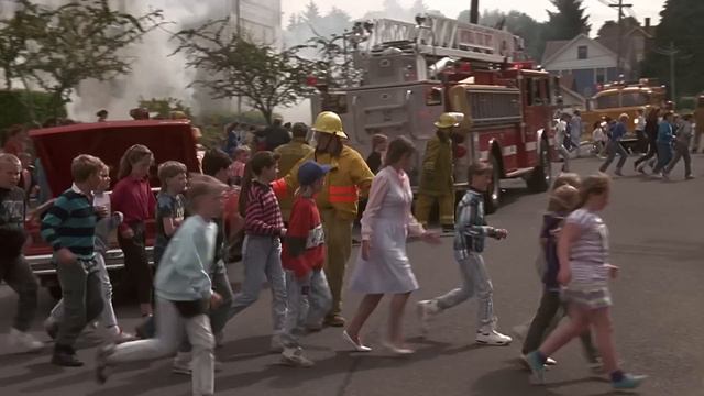 Kindergarten Cop | Kimble Saves Dominic (Full Scene) смотреть онлайн