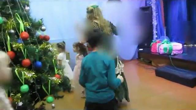 видео "Холуйский Дом культуры 2.01.2020 детский Новогодний утренник" смотреть онлайн