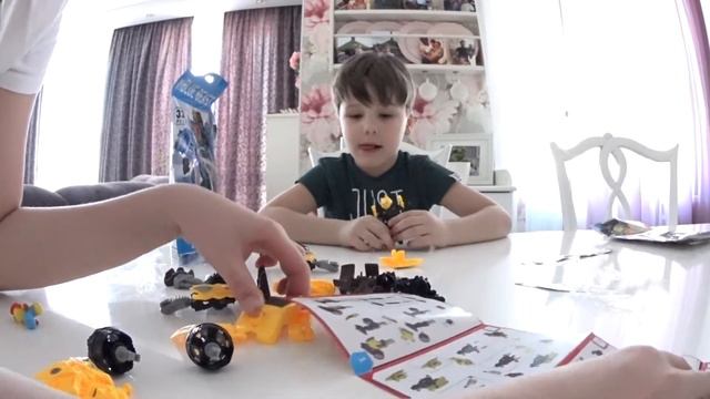 СЕНЯ РАСПАКОВЫВАЕТ РОБОТА / UNBOXING ROBOT DEFORMATION WARRIOR | YELLOW LEOPARD смотреть онлайн