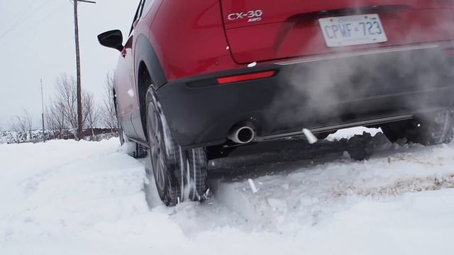 2021 Subaru Crosstrek vs. 2021 Mazda CX-30 | SUV Comparison | Driving.ca смотреть онлайн