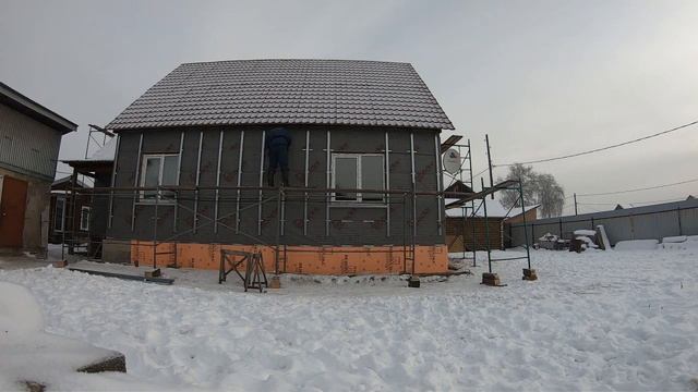 Утепление, подсистема, монтаж сайдинга. Дом садовод1, часть1. Таймлапс. смотреть онлайн