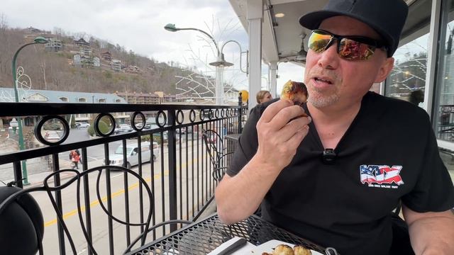 Crawdaddy's Restaurant & Oyster Bar (In Our Top Five) Gatlinburg Tennessee смотреть онлайн