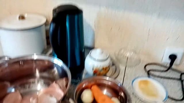 Сижу дома. Хочу спать. Готовлю гороховый супчик