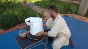 Инкубатор для восковой моли. Продукт жизнедеятельности личинки восковой моли.