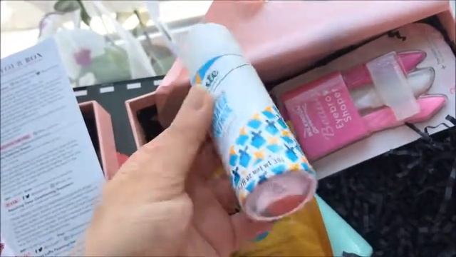 коробочка Glossybox (январь 2019) смотреть онлайн