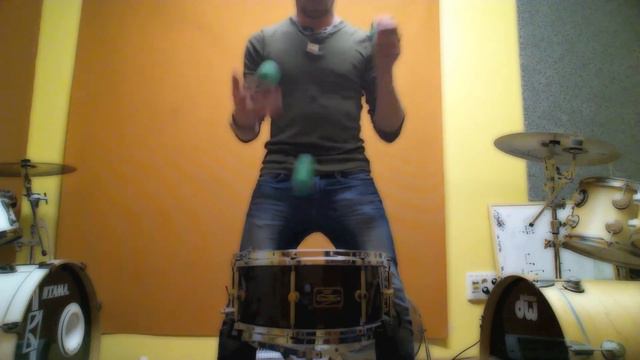 Foo Fighters - The Pretender (Juggling version) смотреть онлайн