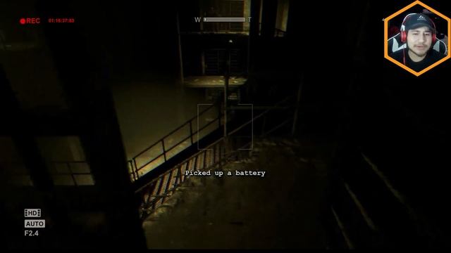 OH NO NOT THIS GAME AGAIN!! // Outlast Horror Game Pt.2 смотреть онлайн