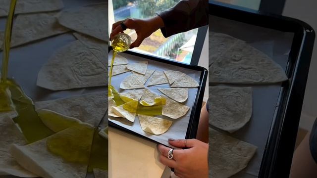 Вкусный и очень простой гуакамоле для закуски или даже для сопровождения ужина. Он супер питательный