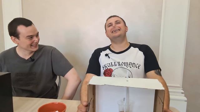 Челлендж - угадай что в стакане не глядя.