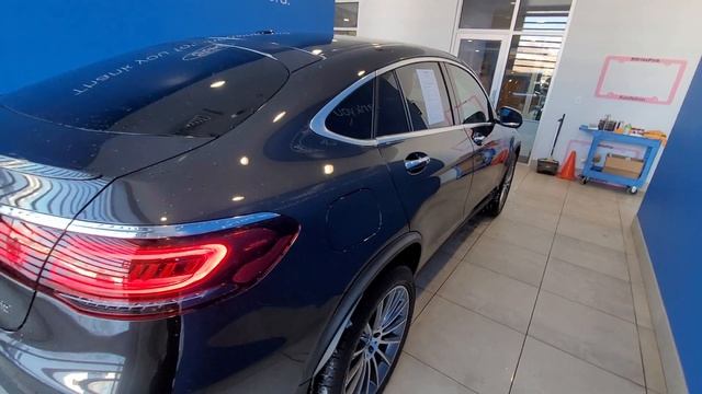 2022 Mercedes GLC 300 смотреть онлайн