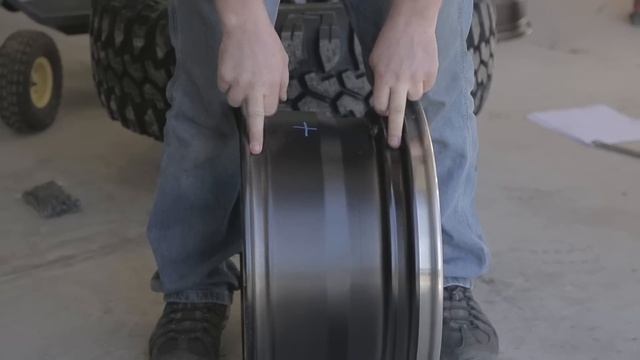 BONUS - Dirt Every Day How To: Mounting Maxxis Tires on Ford Racing's new Raptor Beadlock Wheels смотреть онлайн