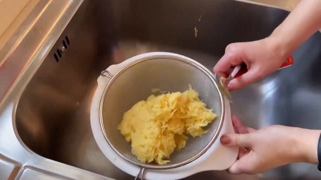 САМЫЕ ВКУСНЫЕ ДРАНИКИ БЕЗ МУКИ И ЯИЦ ГОТОВЛЮ ТОЛЬКО ИЗ КАРТОШКИ смотреть онлайн