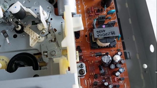 Ремонт блока управления видеомагнитофона Repair of the VCR control unit смотреть онлайн