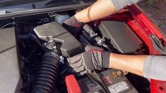 How to Change & Replace Toyota Corolla Engine Air Filter and Upgrade It To K&N Filter смотреть онлайн