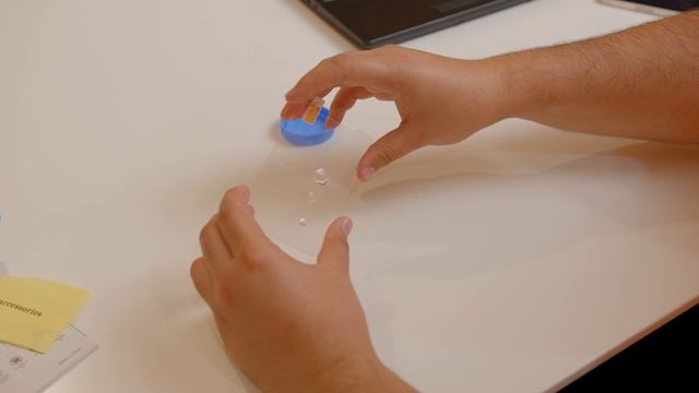 Как наклеить защитное стекло на телефон? смотреть онлайн