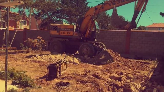 Подготовка котлована для частного бассейна в Крыму. смотреть онлайн