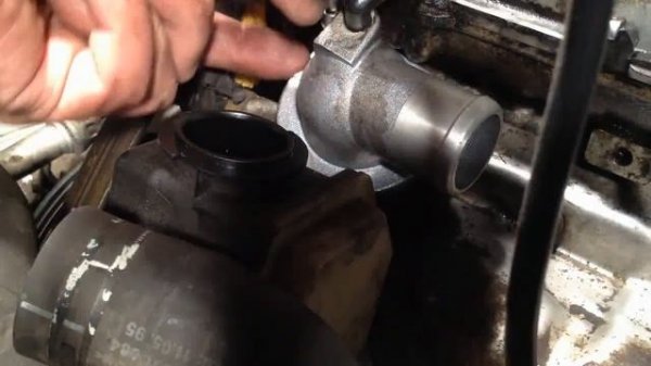 Thermostat am Astra G/Vectra B 16 V Motor ersetzen