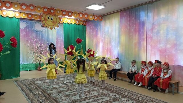 8 Марта
Танец "Лучики" смотреть онлайн