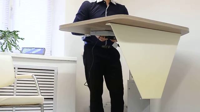 Регулируемый по высоте офисный компьютерный стол - трибуна с электроприводом смотреть онлайн