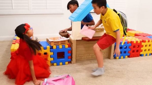 Wendy and Andrew Learn to Share Food and Pretend Cook Toy Food