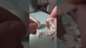 Почему легко чистить яйца и почему плохо #яйца #чистка #хорошовдеревне #как чистит яйцо