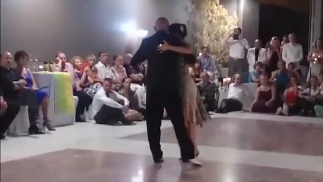 Giuseppe Lotito & Laura Borromeo - Buscandote - Osvaldo Fresedo смотреть онлайн