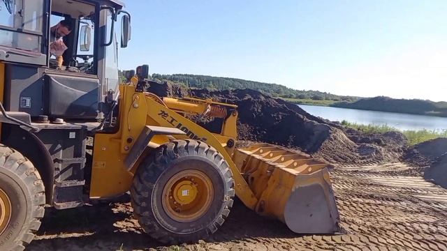 Маз 5516 ✊ Летний День - Год Кормит? Вывоз грунта из Карьера ✋ смотреть онлайн