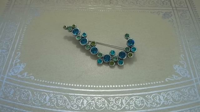 Яркие и радостные находки. Брендовые украшения, громкие имена. Блошиный рынок и интернет-покупки. смотреть онлайн