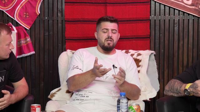 МОЖЕ ДА СМЕ ПРОСТАЦИ, но сме ДОБРИ ХОРА! - ПАЦО И ЕМИЛ КАМЕНОВ - С ПРИЯТЕЛИ НА МАСА еп. 3 смотреть онлайн