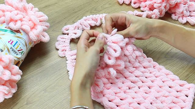 Burgu Örgü Tekniği | Şiş yok - Tığ yok | Alize Puffy İle Battaniye Yapımı | Prestij Boncuk | смотреть онлайн
