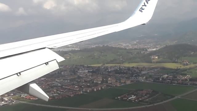 Landing at Milan Bergamo airport смотреть онлайн