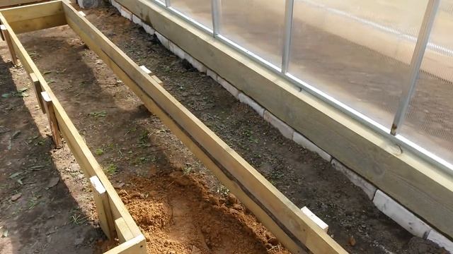 Благоустройство грядок в теплице (08.05.2016) смотреть онлайн