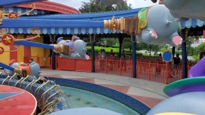 David rides Dumbo The Flying Elephant  Ride!!! Давид катается на карусели «Слоненок Дамбо»!!!