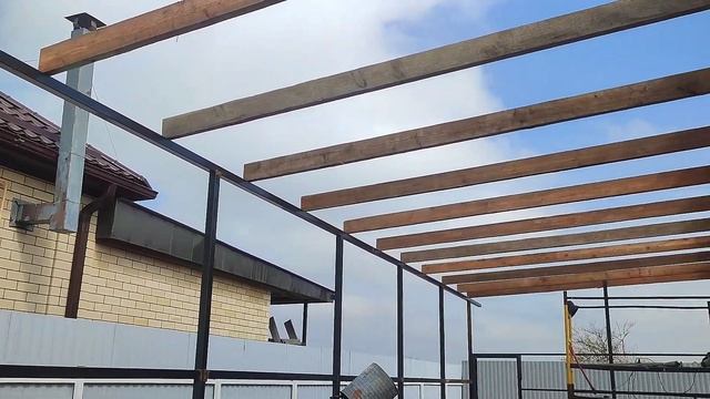 Навес к дому . Финальная прямая. #diy #навес #строюсам #гараж #современныйнавес смотреть онлайн