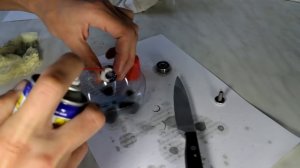 Лайфхак Как смазать не обслуживаемый подшипник самоката роликов скейта. Смазываем 608zz подшипник.