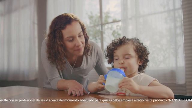 Nutre su crecimiento y felicidad todos los días con NAN® 3 Crecimiento. смотреть онлайн