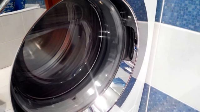 Стук при отжиме у новой стиральной машины Samsung WF702U2BBWQ смотреть онлайн