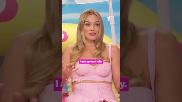 Margot Robbie Knows Y’all Are Obsessed With Her Feet And She Thinks It’s ‘Lovely’? смотреть онлайн
