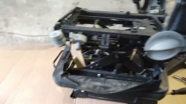 Сороконожка часть 29. Мерседес Актрос 4144к. Ремонт сидений, кран подъёма кузова. смотреть онлайн