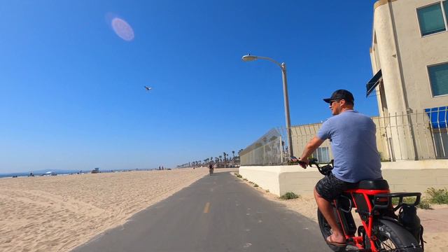 (4K) HUNTINGTON BEACH TO NEWPORT BEACH CA Lets go for a ride with our E-Bikes / Juiced Camp Scrambe смотреть онлайн