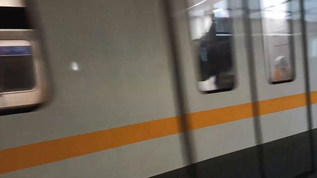 Электричка Дубна-Москва (Савеловская) ЭП2д прибывает на пассажирскую платформу смотреть онлайн