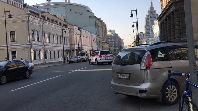 Чиновник использует машину МЧС как личное такси смотреть онлайн