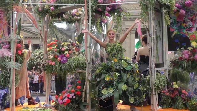 Музыка цветов в сердце Санкт-Петербурга смотреть онлайн