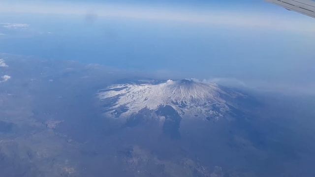 Вулкан Этна. Вид с самолёта смотреть онлайн
