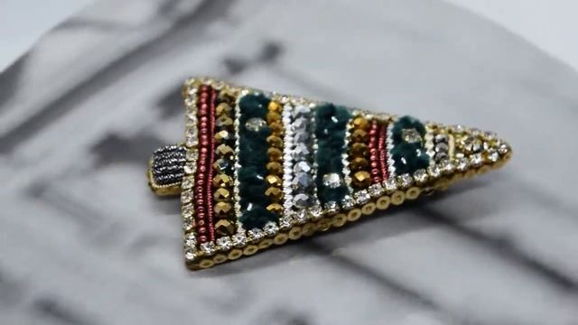 Брошь Елочка новогодняя смотреть онлайн