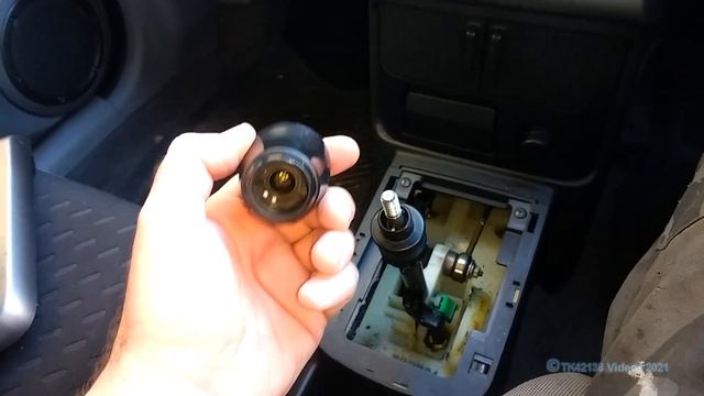 The X-Trail Files #34 'How to remove gearstick knob on T30 with manual transmission' смотреть онлайн